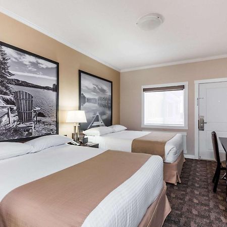 Super 8 By Wyndham Watrous Motel Ngoại thất bức ảnh