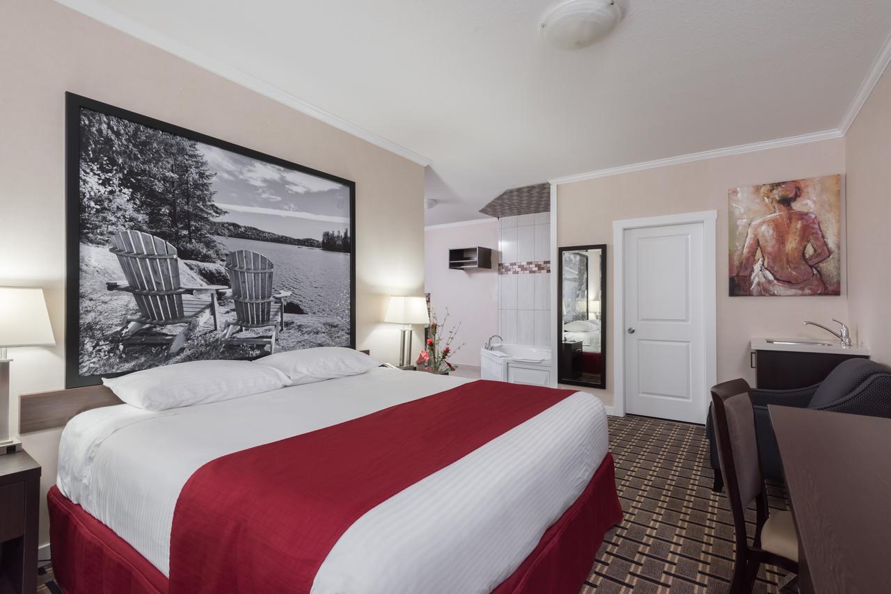 Super 8 By Wyndham Watrous Motel Ngoại thất bức ảnh