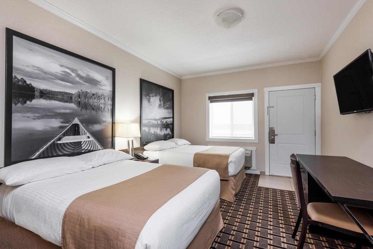 Super 8 By Wyndham Watrous Motel Ngoại thất bức ảnh