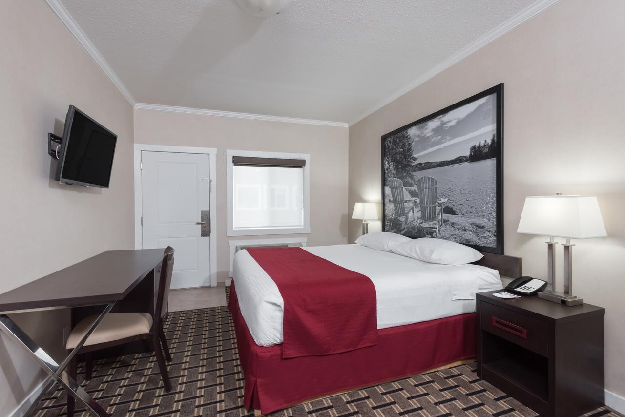 Super 8 By Wyndham Watrous Motel Ngoại thất bức ảnh