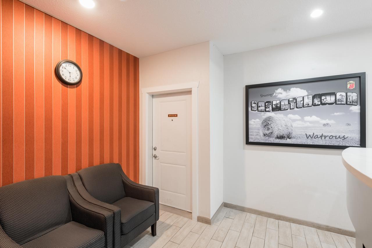 Super 8 By Wyndham Watrous Motel Ngoại thất bức ảnh