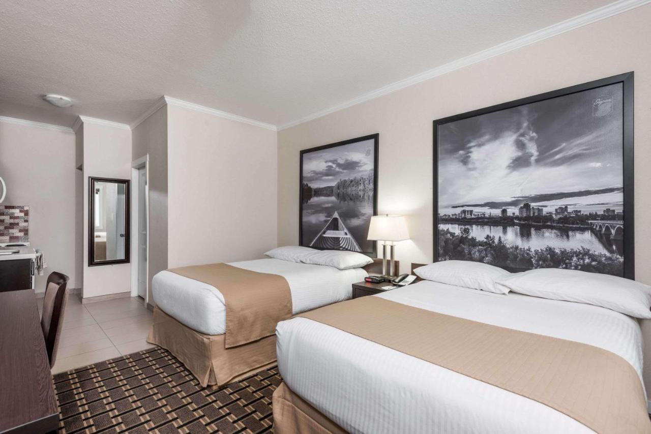 Super 8 By Wyndham Watrous Motel Ngoại thất bức ảnh