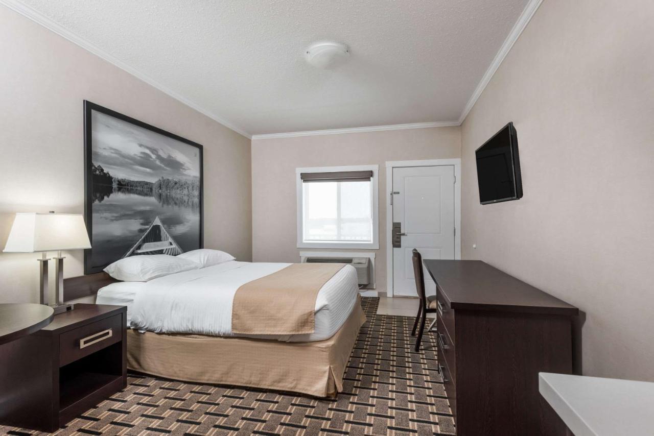 Super 8 By Wyndham Watrous Motel Ngoại thất bức ảnh