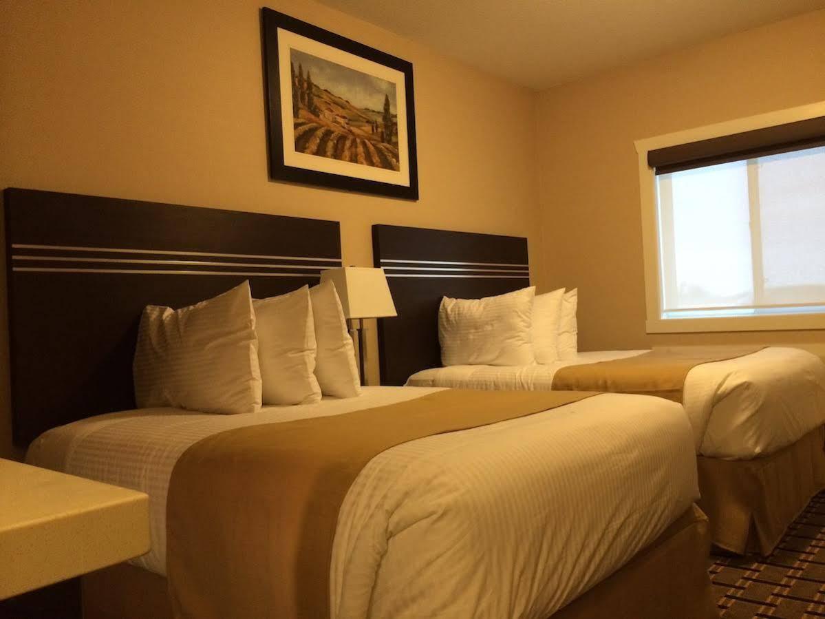 Super 8 By Wyndham Watrous Motel Ngoại thất bức ảnh
