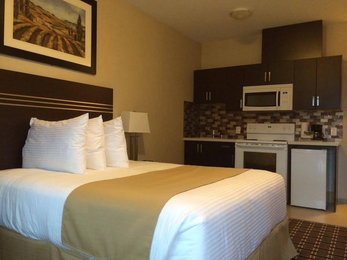Super 8 By Wyndham Watrous Motel Ngoại thất bức ảnh