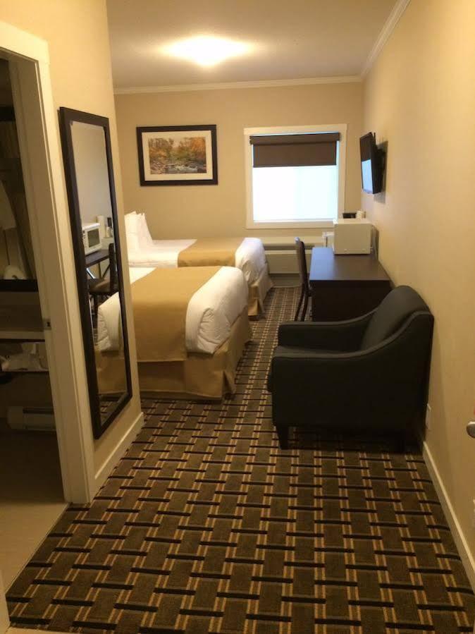 Super 8 By Wyndham Watrous Motel Ngoại thất bức ảnh